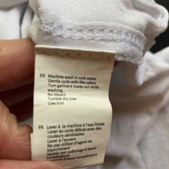 U2B SMALL T-SHIRT SIZE SMALL /WHITE- ROUNDED SIDE SLITS - Picture 8 of 9